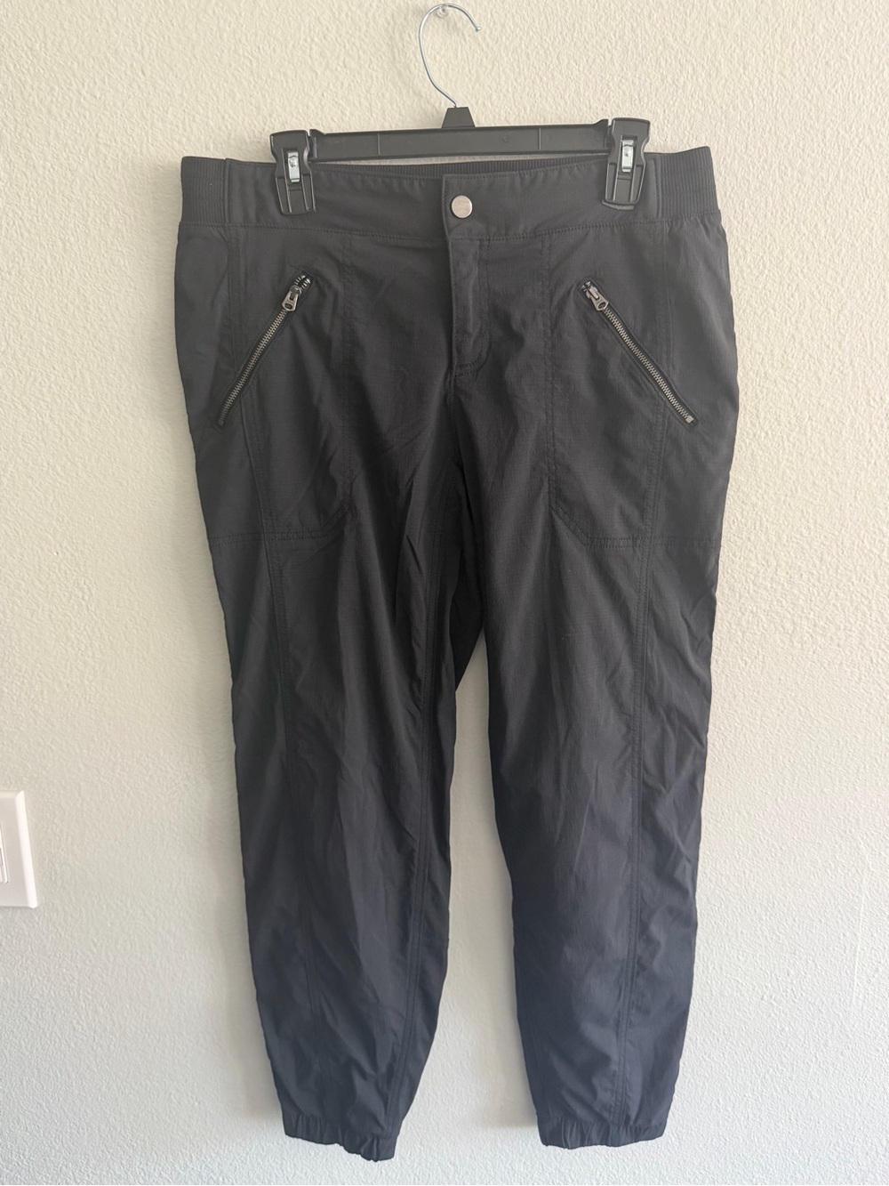 Athleta Women’s Trekkie Crop Joggers Size 12 Hiking Outdoors Athletic Active